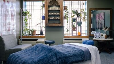 Bulltánica , Home of the Massage by Moe